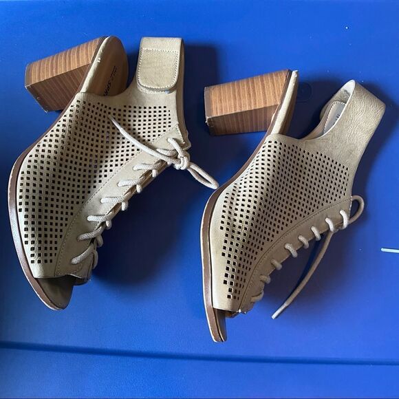 CALL It Spring Lace Open Toe High Heel Tan Sandals - Picture 6 of 13